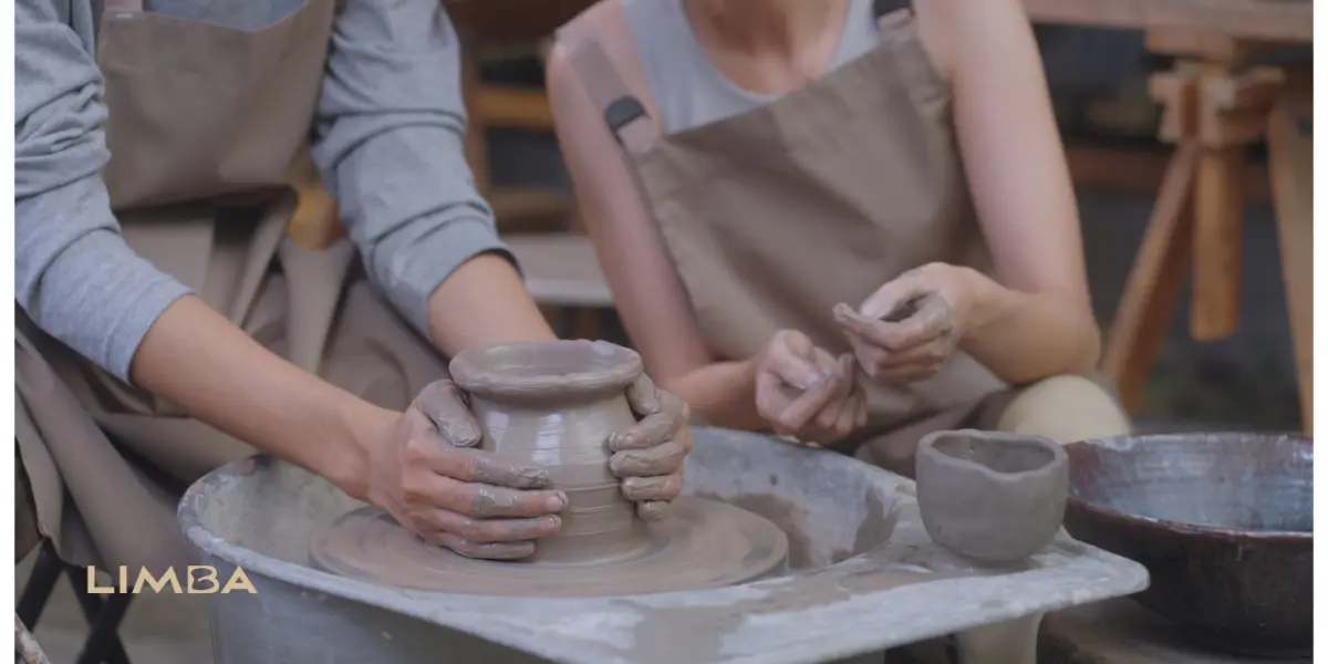 Hands-On Crafting Cafés